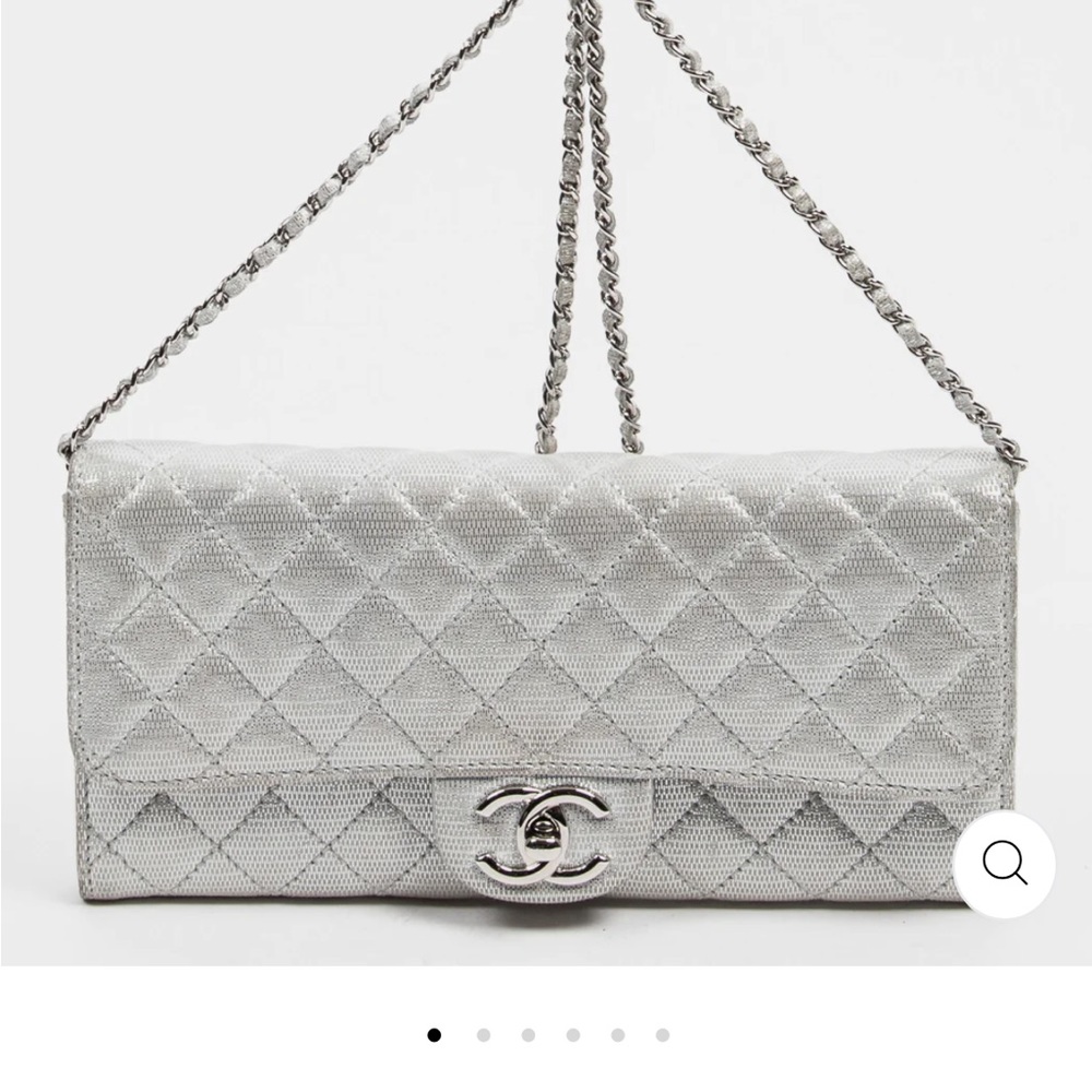 beautiful bag for weddings . some little scuffs but it great condition!